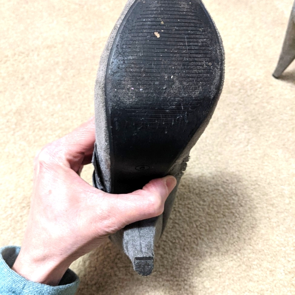 Wild Diva Gray Suede Open Toe Ankle Boots With Heel.  Worn Once. Size 6. - Picture 5 of 5